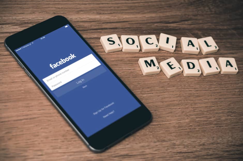 jak linkować z facebooka pod kątem seo